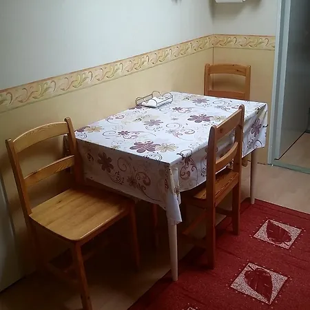 Rajamaja * Hujakkala